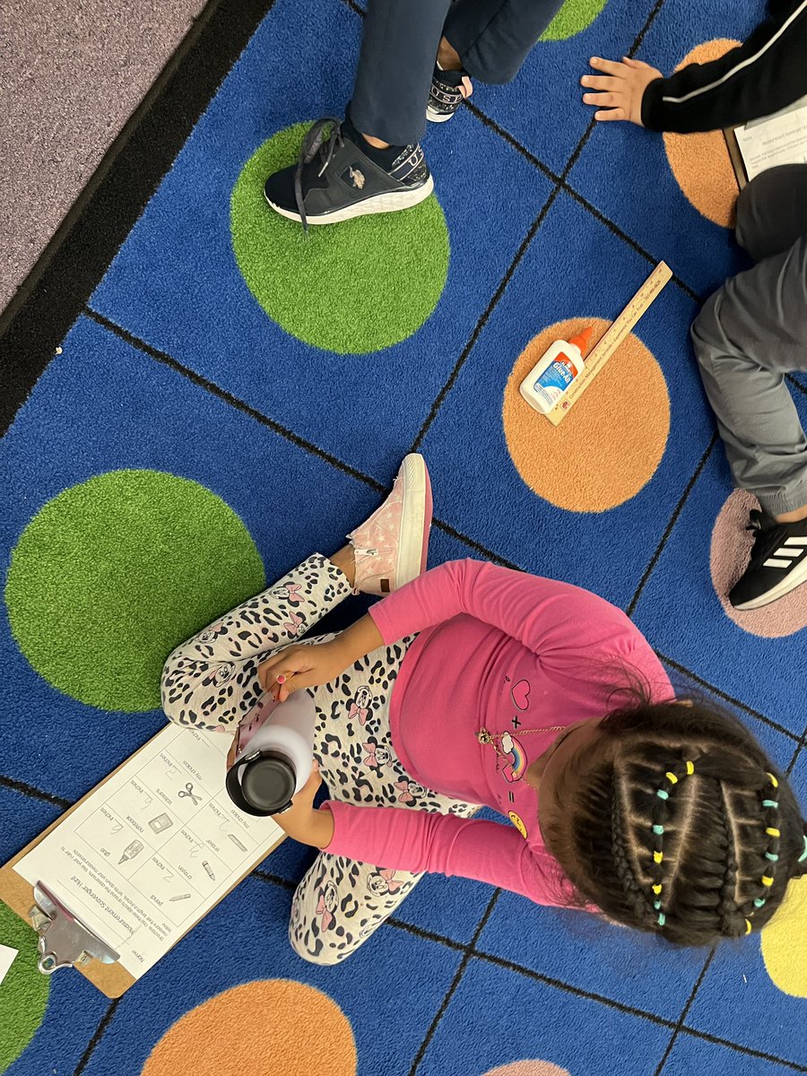 MsHenson6's tweet photo. We are loving measurement! We went on an in-class scavenger hunt for things to measure to the nearest inch! 📏 https://t.co/4PntxwCru1