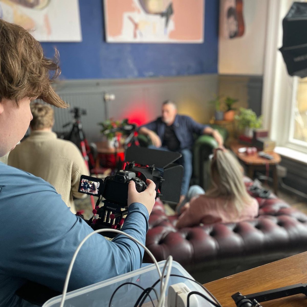 livartsbar's tweet photo. Earlier this week we played host to @_IgniteInsights interviewed @tonyshoey the extremely talented writer of the BBC hit series ‘The Responder’. 🎥 It was wonderful to hear Tony’s insight in to writing, his future projects and so much more. We can’t wait to see the interview. ❤️ https://t.co/E3ve7uXNLx