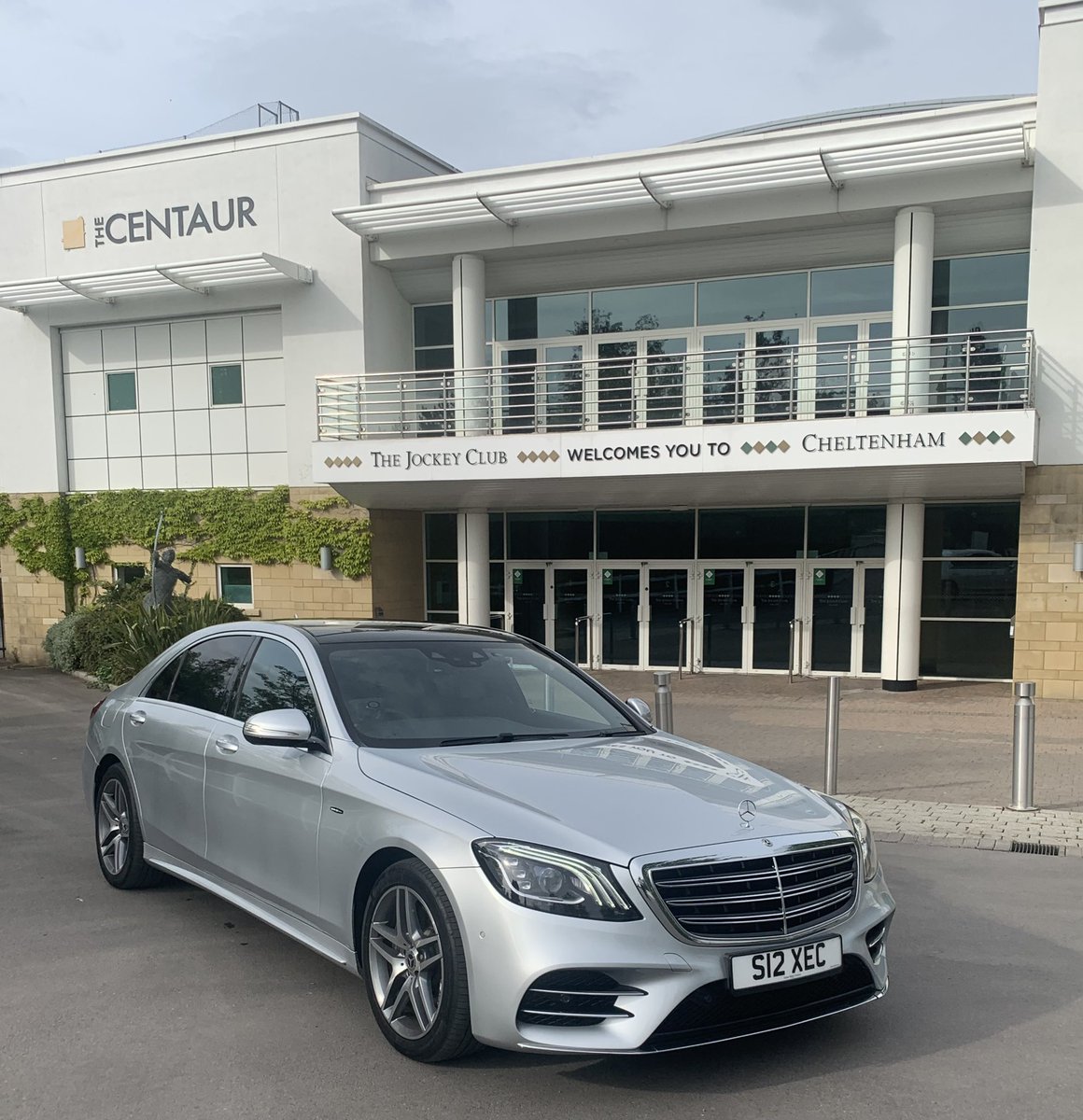 SL_Executive's tweet photo. Corporate hospitality horse racing events, book us in advance to have your clients looked after in style. https://t.co/qBBEGDDZCS