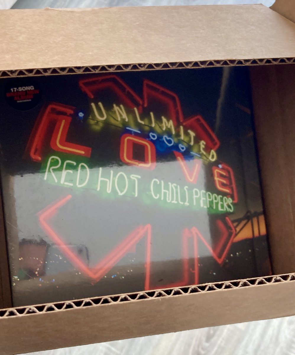 jchg08's tweet photo. por fin lo tengo en mi poder :-) #unlimitedlove https://t.co/Jk2OYkCrD7