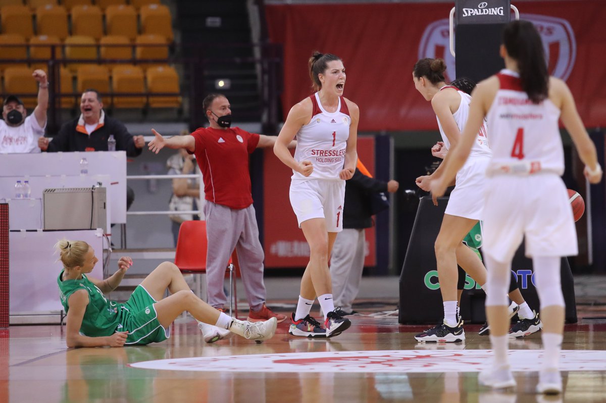 HellenicBF's tweet photo. A1 Γυναικών: Ολυμπιακός-Παναθηναϊκός 76-81 (τελικό)
#1stFinal 🏆
#HellasBasketball
#womenbasketball
#olympiacosVSpanathinaikos https://t.co/KpsfrqRBYU