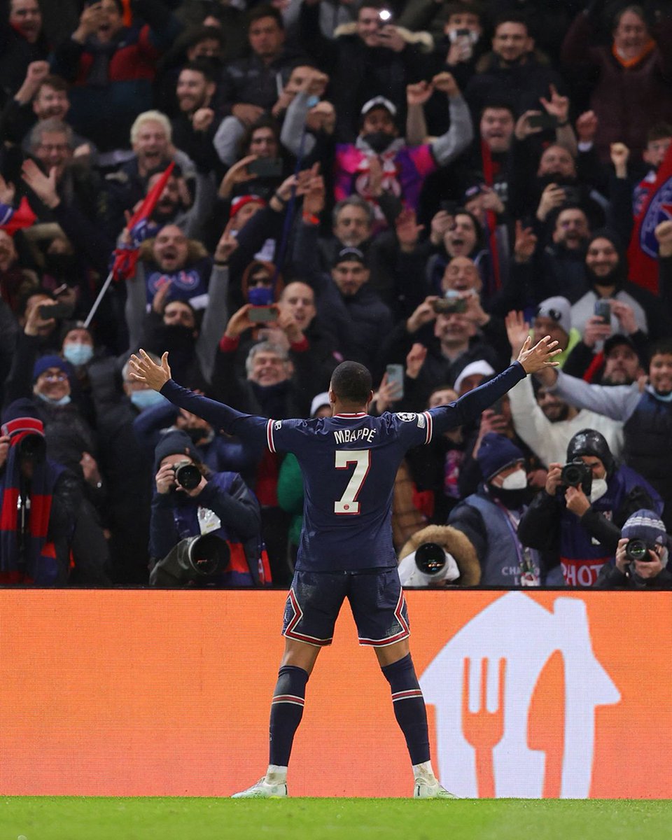 lnstantFoot's tweet photo. 🔴 Le probable accord Mbappé 🤝 PSG en détails :

- 🖊️ Contrat de 2 ans + 1 an en option
- 💰 Salaire de 50 M€/an net
- 🤑 Prime de fidélité de 100 M€ net

(🗞️ @le_Parisien) https://t.co/GDeq1q3vev