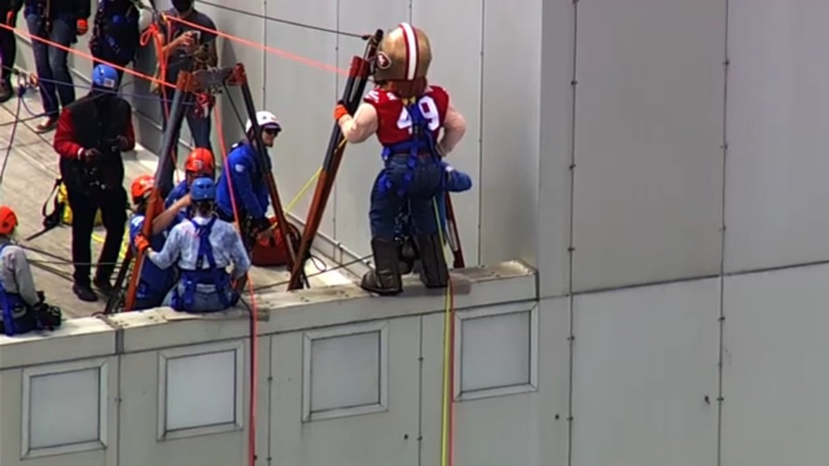 WATCH LIVE: @49ers mascot #SourdoughSam is rappelling down the side of a San Francisco skyscraper right now for a good cause. abc7ne.ws/3MKyxOG