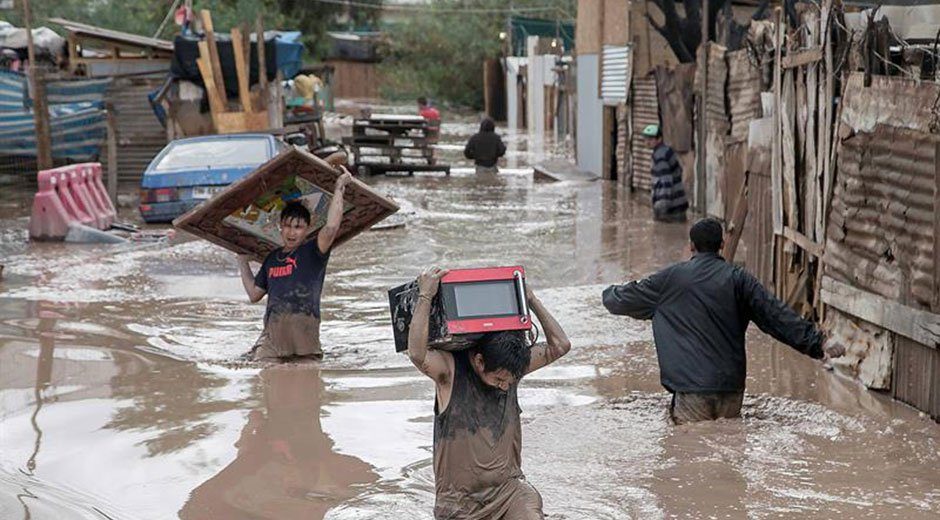 InfoRealBsc's tweet photo. Oficial: Desde la Asociación Nacional de Fútbol Profesional damos a conocer las inundaciones en territorio chileno causado por las lágrimas que hemos tenido por no ir al mundial. Así mismo recomendamos a Vidal no despertar a sus hijos.
#ANFPChile #QatarsinChile https://t.co/KKSIoBuD5f