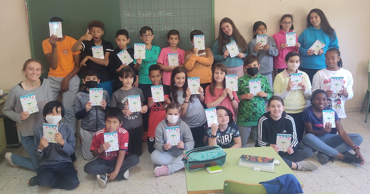 cenconc's tweet photo. Meri, la mamá de Lucía, escribió un cuento LAZOS IMAGINARIOS en el que Lucía y su amigo Mateo estaban unidos, además de por la leucemia, por unos lazos imaginarios que hoy son LAZOS REALES materializados en lazos de amor,amistad,dolor generosidad... 
https://t.co/CoSKAfTu53 https://t.co/dL4NJXxwdZ