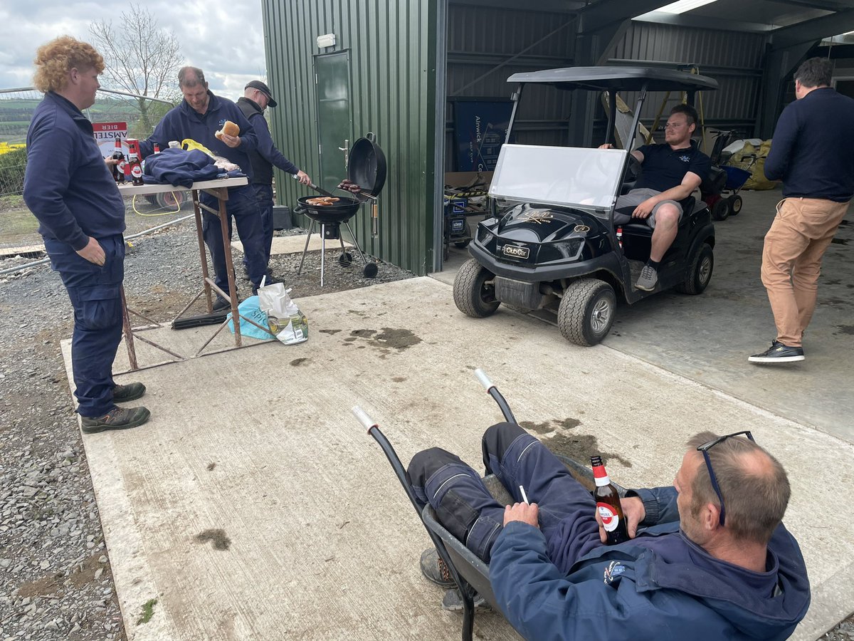 That's what it's all about! Team spirit and togetherness! Few beers and food to celebrate one of the teams birthday's 👍 What we doing for his 50th 😂