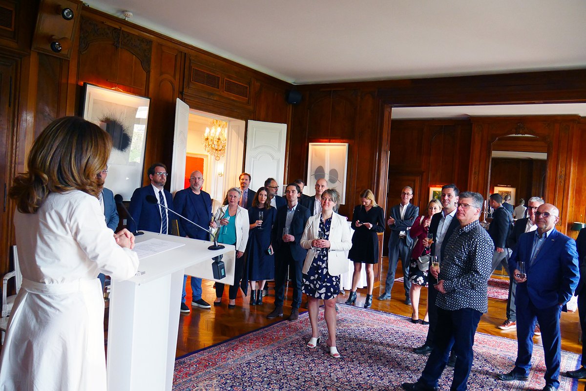 Quebec_FR's tweet photo. Clôture à #Paris de la mission sur les technologies de #MobilitéDurable organisée par #IVEO, @PropulsionQC, @ID4CAR et @metropolerennes.
Elle rassemblait des villes et des entreprises du #Québec qui ont pu identifier des opportunités d'implantation sur le marché français. https://t.co/uAVjbQr48O