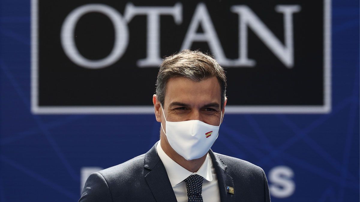 Después de la reunión secreta de parlamentarios sobre servicios de espionaje, comparecencia de esos mismos parlamentarios ante la prensa. 
En la cumbre de la OTAN de junio en España, las carcajadas de los asistentes cuando intervenga nuestro presidente van a oírse hasta en Moscú.