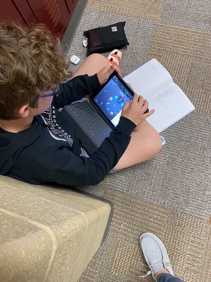 smichelstetter's tweet photo. Kids have been working hard on creating their own Podcast about something they are passionate about. It has been fun walking around and listening to their ideas and topics. #phmslearn https://t.co/CqFuuQT0DI