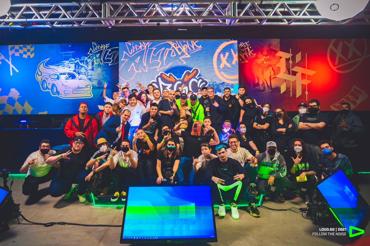 sundae_gg's tweet photo. O Baguncinha 1.0 veio para consolidar o metaverso no Brasil e integrar os games, a música e a moda em um só lugar, o canal do @loud_victor !

Com grandes nomes do @cidadealtarp, Drops exclusivos da PIET e participação do @pedroqualy, @loud_guxta e @DJHenriqueDeFer. https://t.co/J70Y53dQJj