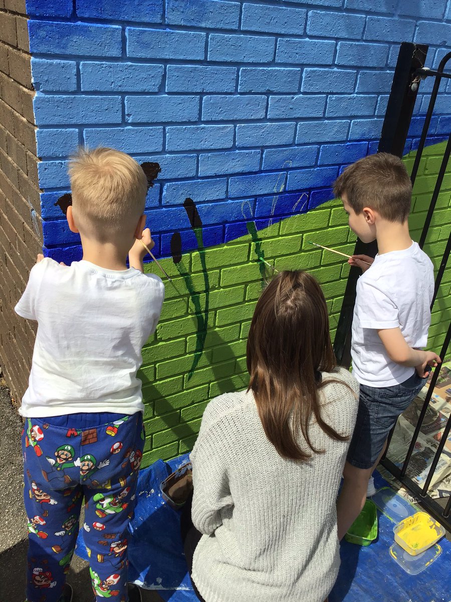 Today the Year 2’s from Year 1/2 have started their part of the Bishopton art mural with <a href="/GougeonLynne/">Lynne Gougeon</a> from #thisismyartandsoul. They focussed on the benches, lamppost and adding depth to the river. #bishoptonyear12 #bishoptonart #bishoptonmural