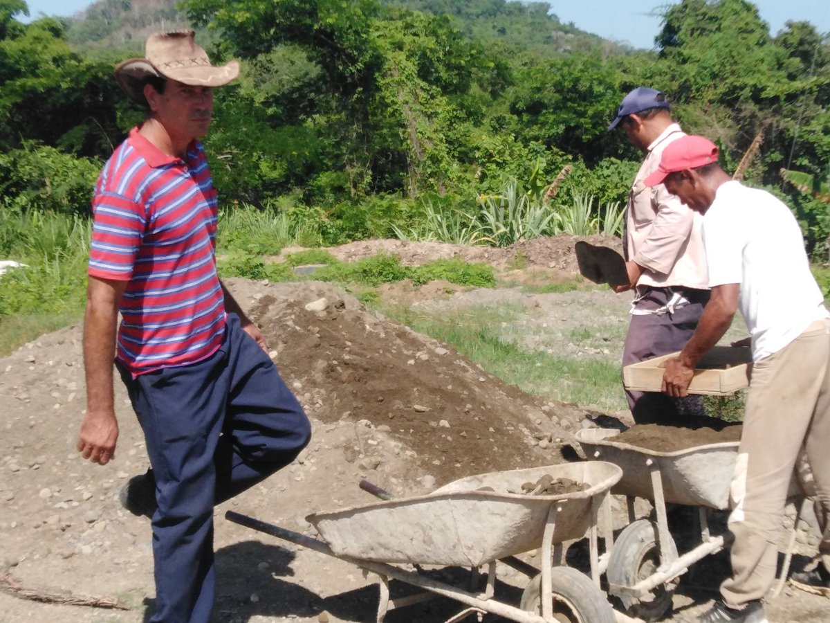 Hoy chequeamos el avance de la urbanización del Asentamiento El Naranjal. Al problema le #VamosConTodo.