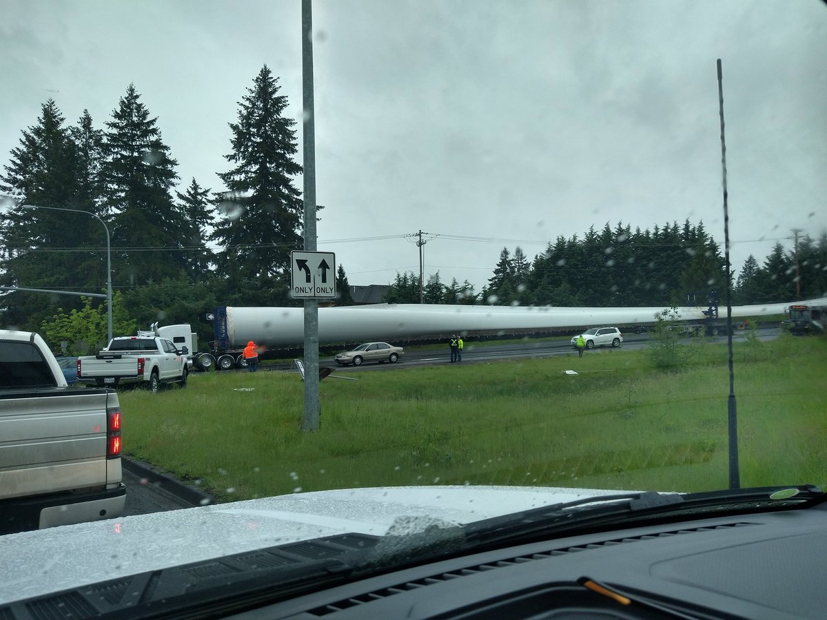rtolle99's tweet photo. Wind turbine blade causing a bit of a jam at Southeast 164th and highway 14 on eastbound exit ramp. https://t.co/oBazhIGIfv