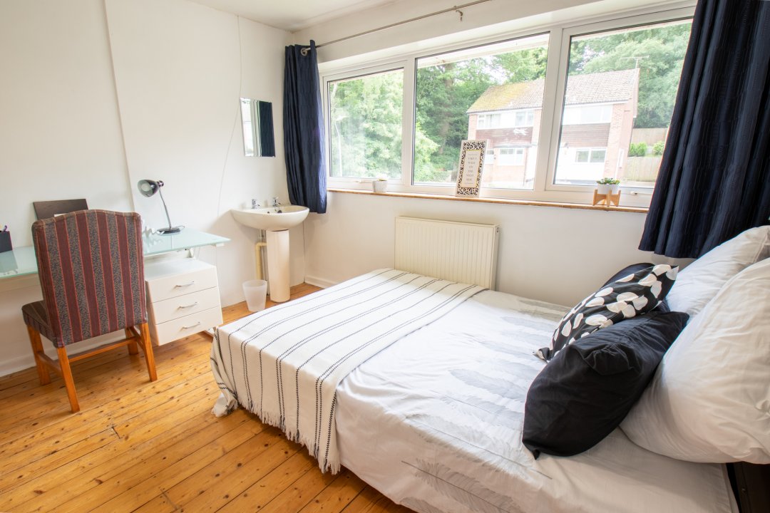 Individual Rooms available in House Shares! 👥🏡

We only have a few left available in our house share properties. Hurry and enquire today! ⚠

Send us an email if your interested to infostudentplaces.com 📧