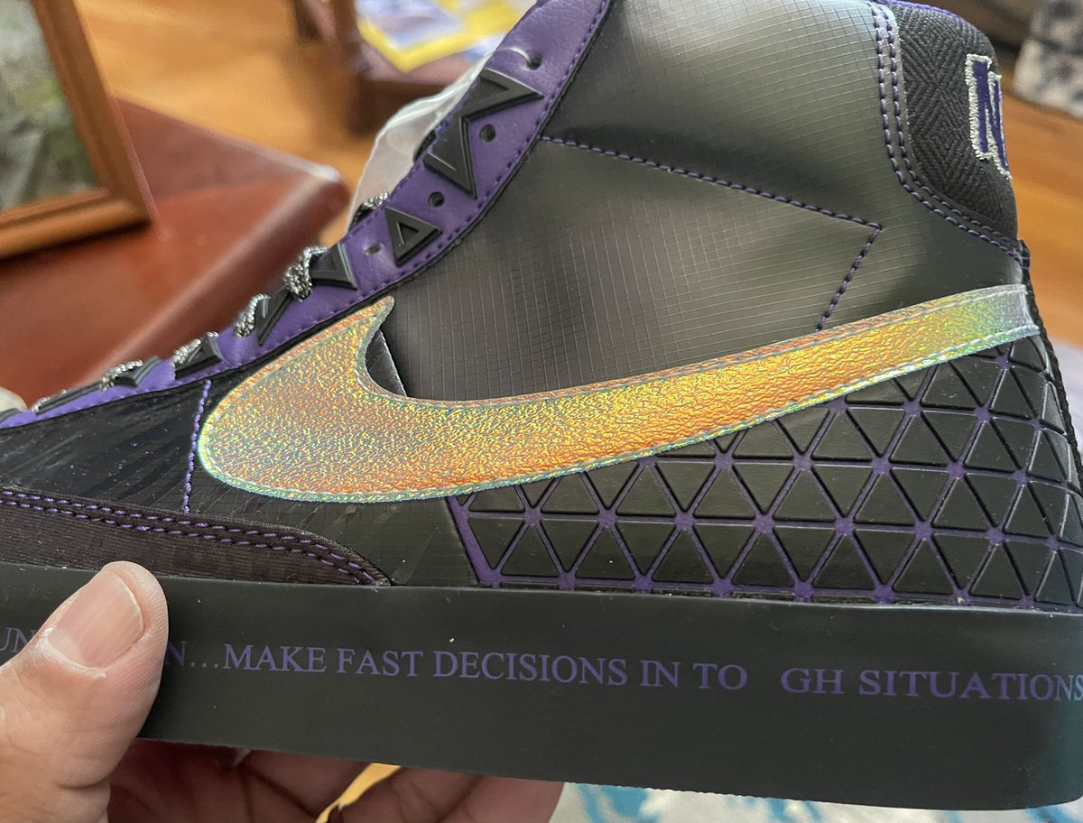 ShawnMebane's tweet photo. Wow @Nike somebody must have had a “TOUGH” day when they made this pair seeing how they forgot to put the U in TOUGH 🤦🏽‍♂️ #qualitycontrol https://t.co/amQtwY3BaC