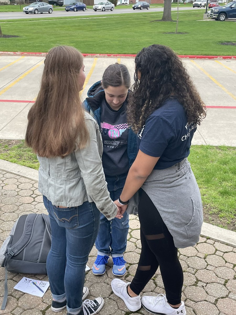 FindlayHS_FCA's tweet photo. National Day of Prayer! Praying for the 6265 in the 419 and others!! 🙏🏽 #TrojanTrue https://t.co/bj2BlxMCdY