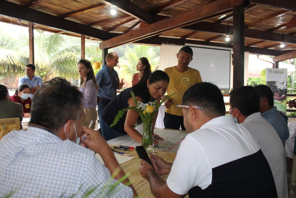38 personas participaron en el primer Taller de Capacitación en Bio-Insumos para la producción agrícola, sostenible y resiliente en Manabí, Ecuador, como parte del fortalecimiento de capacidades del Programa #EbALAC 🇪🇨🍃

👉 Aquí todos los detalles: bit.ly/3shroNX