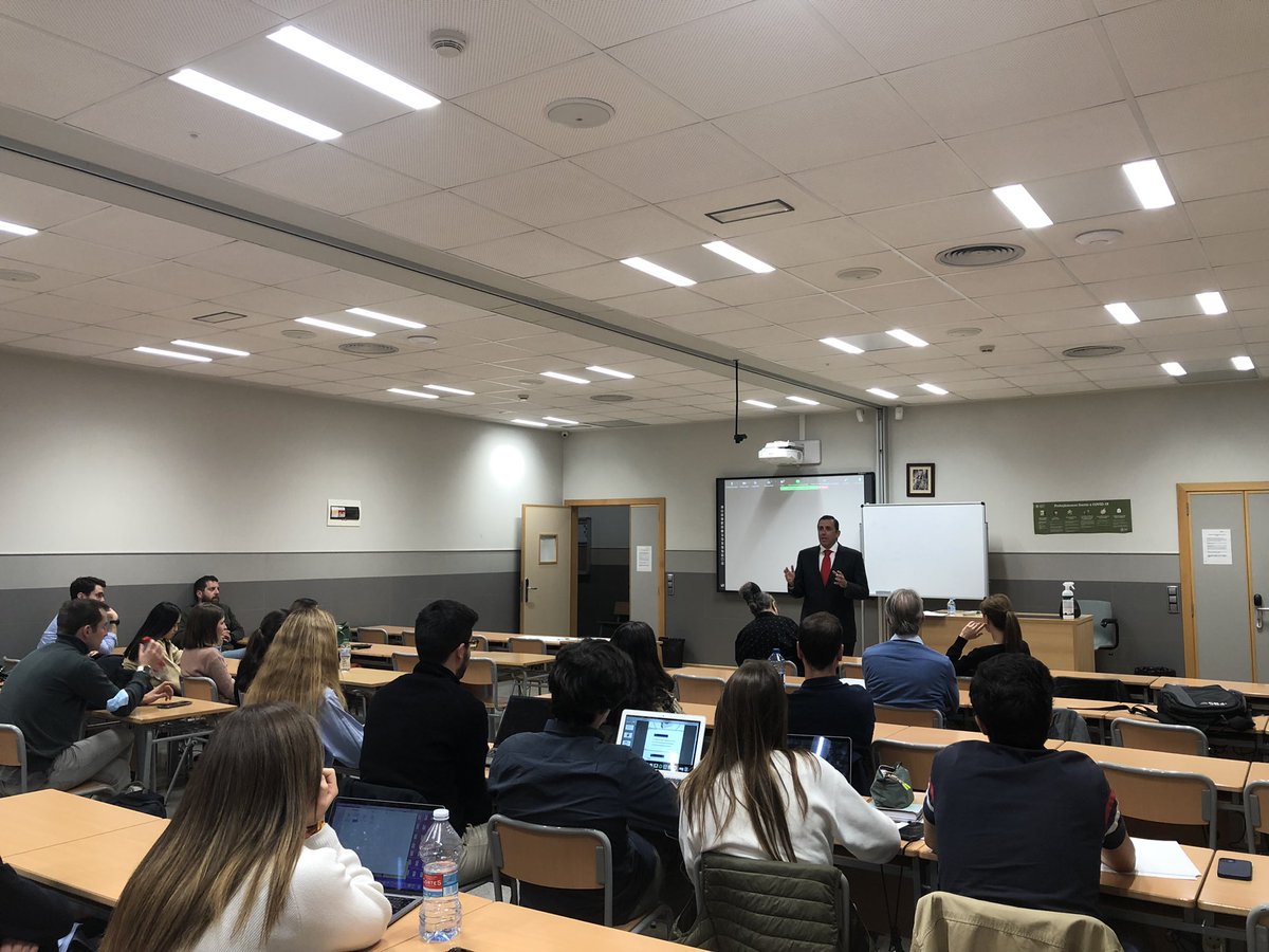efspjlv's tweet photo. Hoy nos acompaña D. Ignacio Danvila, profesor de la Universidad Complutense de Madrid, para hablarnos de “La motivación del líder”. https://t.co/73qWtc0DTp