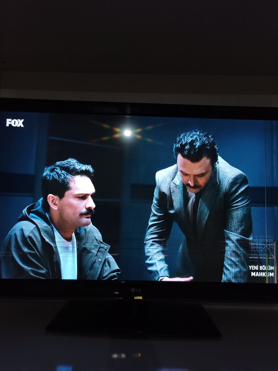ElifMentesoglu's tweet photo. Kemal'in yaptı mesudeeemmm Kemal'in savcı oldu 😬😬 #Mahkum #foxtv https://t.co/LG29YezFZQ