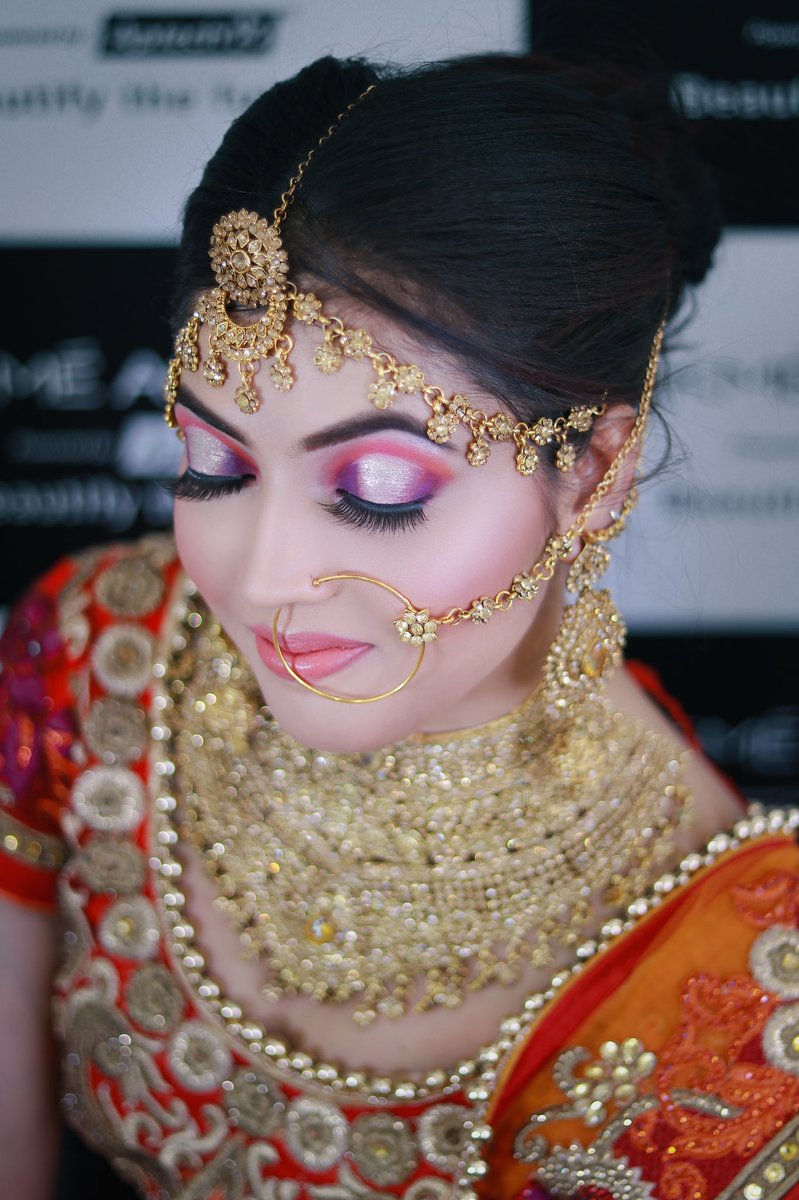 sanakhan9910's tweet photo. My Beautiful traditional Bride π°π»ββοΈβ€οΈ
Makeup @sanakhan9910
Hair @sanakhan9910
in frame #Priya
Clicked by #reflectionpic
#makeupartist #makeupartist #makeupidea #bridal #bridalmakeup https://t.co/RTy77wajNq