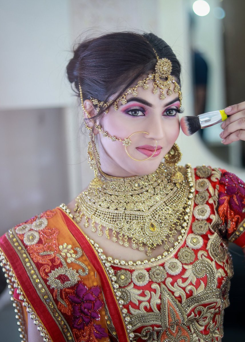 sanakhan9910's tweet photo. My Beautiful traditional Bride π°π»ββοΈβ€οΈ
Makeup @sanakhan9910
Hair @sanakhan9910
in frame #Priya
Clicked by #reflectionpic
#makeupartist #makeupartist #makeupidea #bridal #bridalmakeup https://t.co/RTy77wajNq