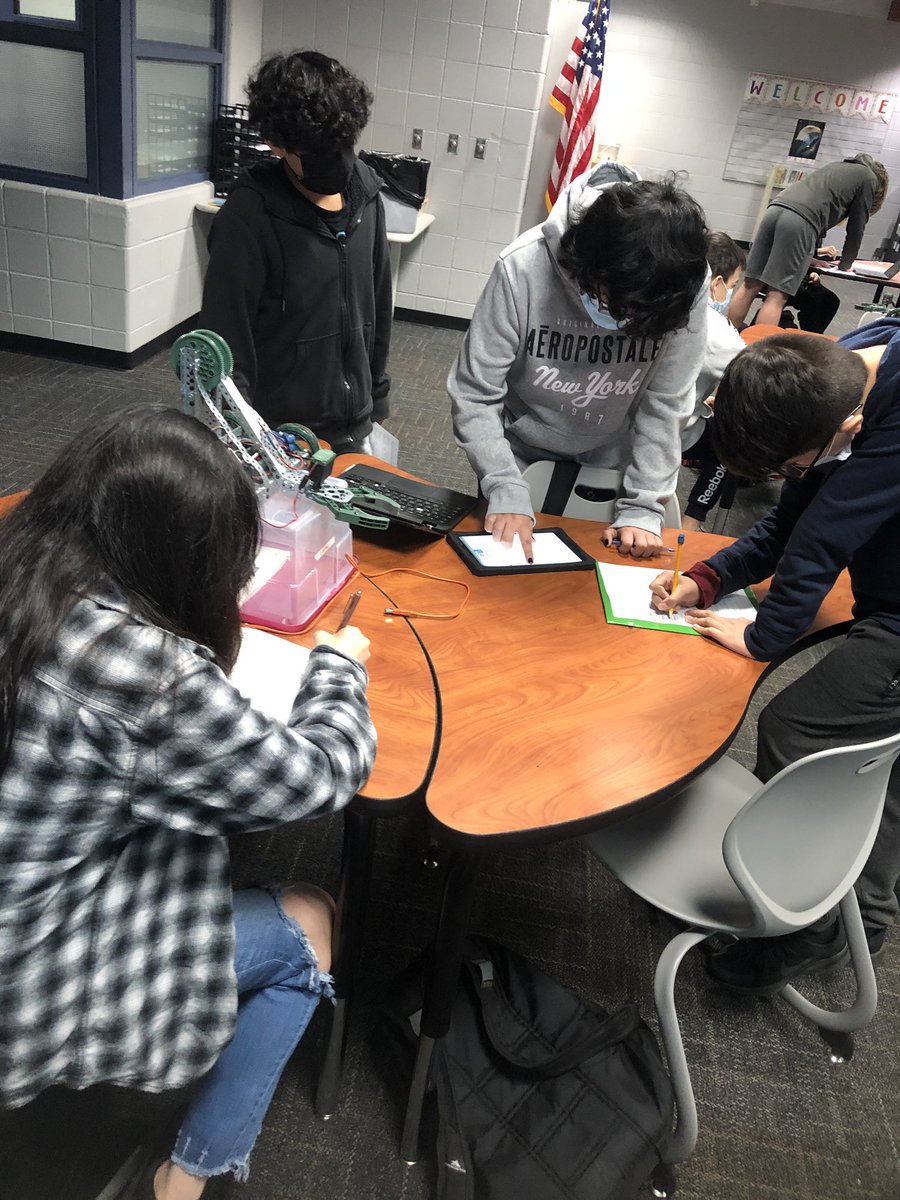 cte_washington's tweet photo. PLTW App Creators Class is running an Expo showcasing their Fitness Challenge Apps. Lots of great ideas displayed on working apps! #thegeneralway https://t.co/XsmNedKM2r