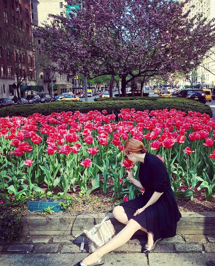 tinychastain's tweet photo. jessica and flowers🌺 https://t.co/eGGZUME7ls