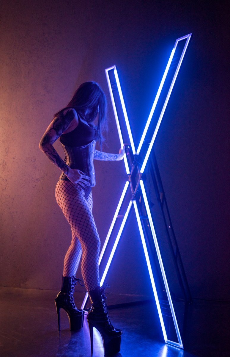 BDSMarchitectu1's tweet photo. Let's have a party!
#LED #ledcross #bdsmcross #bondagecross #xcross #standrewcross #bdsm #bondage #spankingirl https://t.co/HH61dOyeaL