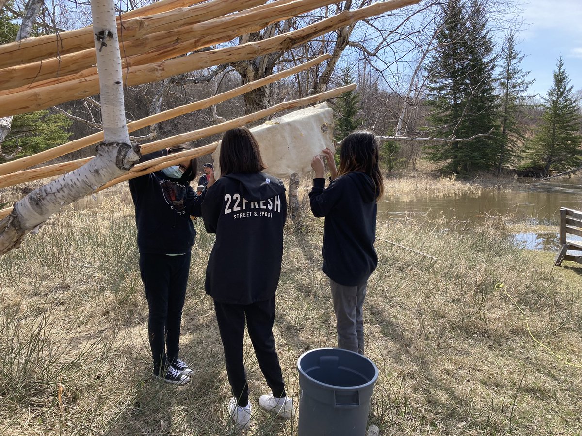 SPSBrightwater's tweet photo. Thanks to wâkôhtowin school for 3 days of experiential learning about ecology, h2o systems, community, and Cree culture. Sending gratitude to @NutrienLTD and @SPSFyxe for the transportation grant that makes these experiences possible. @StoonPubSchools https://t.co/ylP0wwRHda