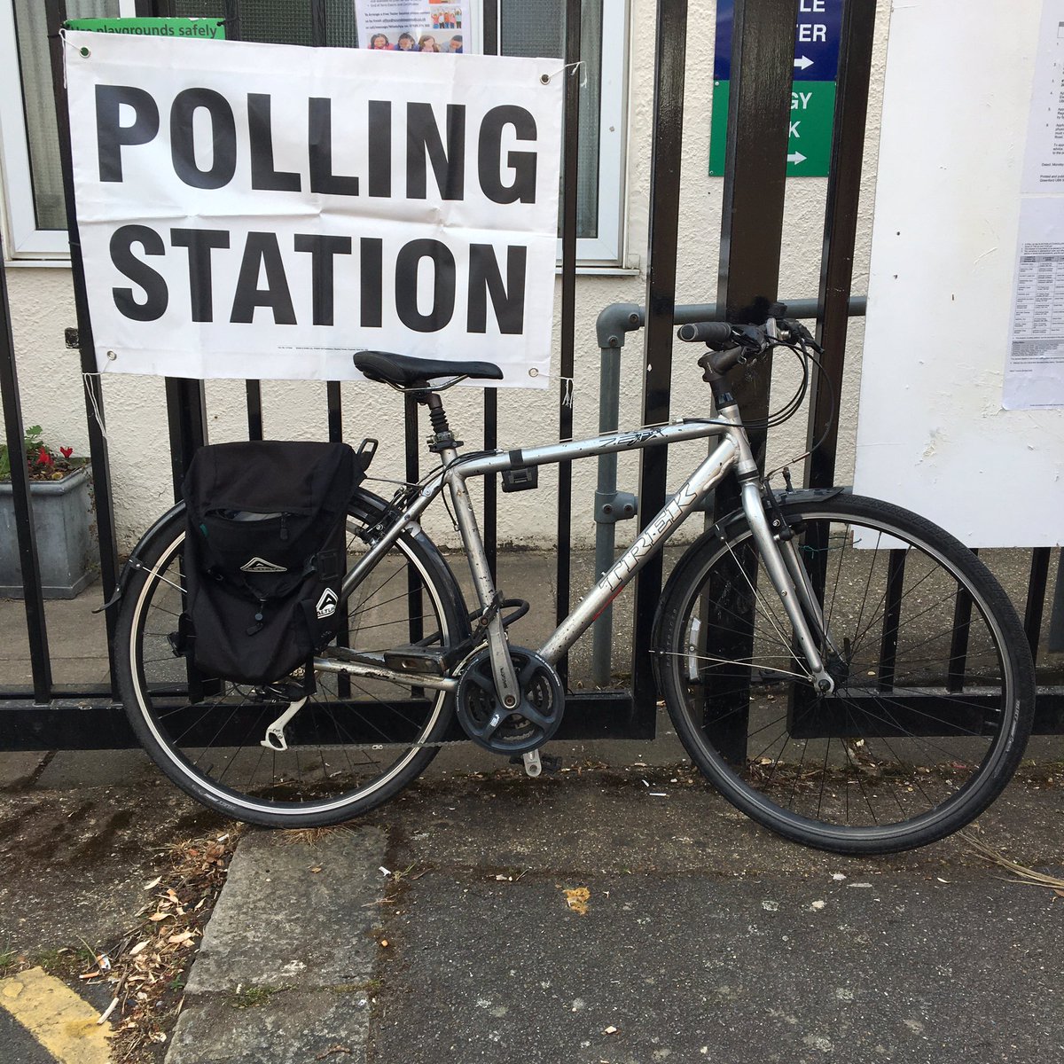 #bikesatpollingstations in #Northfields <a href="/EalingCyclists/">Ealing Cycling Campaign</a>