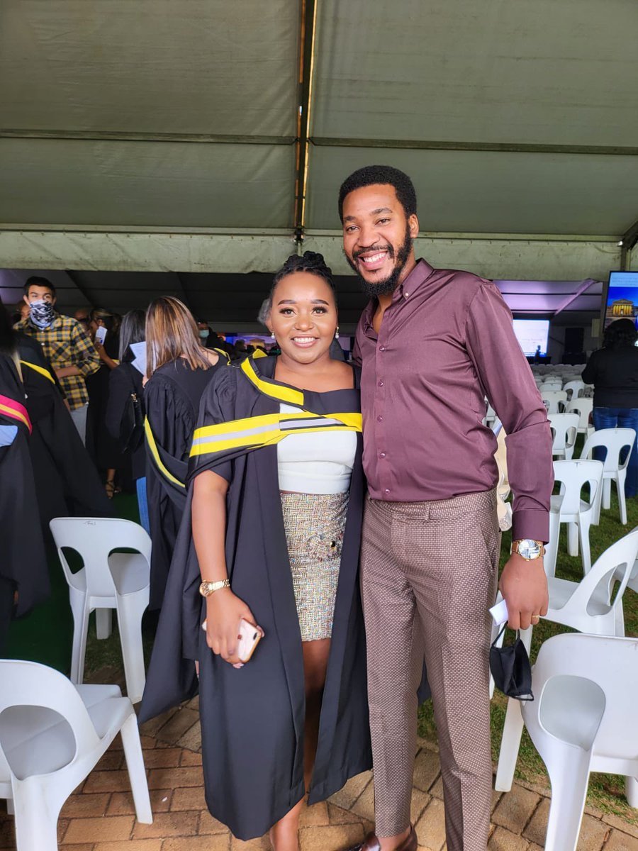 MissOlinz's tweet photo. A Masters Graduate from @WitsUniversity https://t.co/QGmkVQPJL9