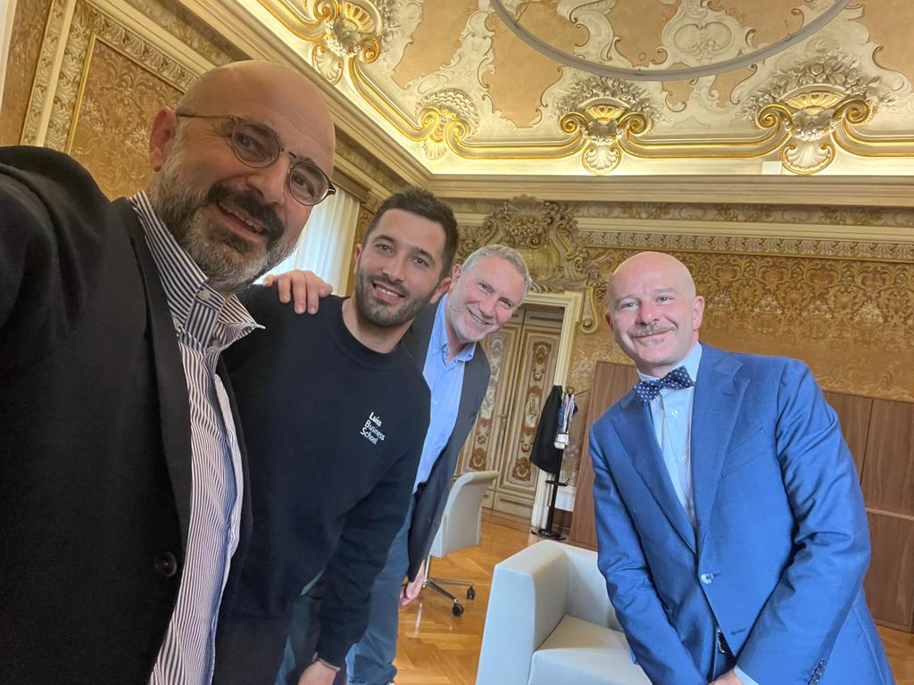 Il #TopAthlete <a href="/giorgioavola/">Giorgio Avola</a> ha consegnato la sua tesi "Analisi del fenomeno della Dual Career nello sport di alto livello" alla presenza del Rettore <a href="/ProfPrencipe/">Andrea Prencipe</a>, del DG <a href="/Giannilostorto/">Giovanni Lo Storto</a> e del Direttore AS <a href="/paolodelbene01/">paolo del bene</a>

Congratulazioni Giorgio, sei un esempio per tutti! 🎉