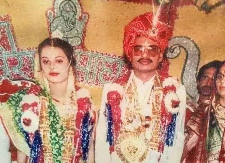 SadhnaShivraj's tweet photo. 92 से लेकर 22 तक का सफर जीवन साथी के साथ कैसे बीता पता ही नहीं चला आप सबकी शुभकामनाएं मिली उसके लिए धन्यवाद। https://t.co/HREJ5AMrFv