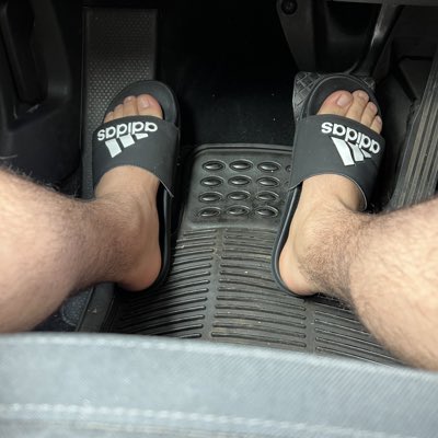 seemofeet's tweet photo. #NewProfilePic #toesmen #feetlovers #feetfetish #slides #slideslove #suckmytoes #lickmyfeet https://t.co/2gVqsrRkc8