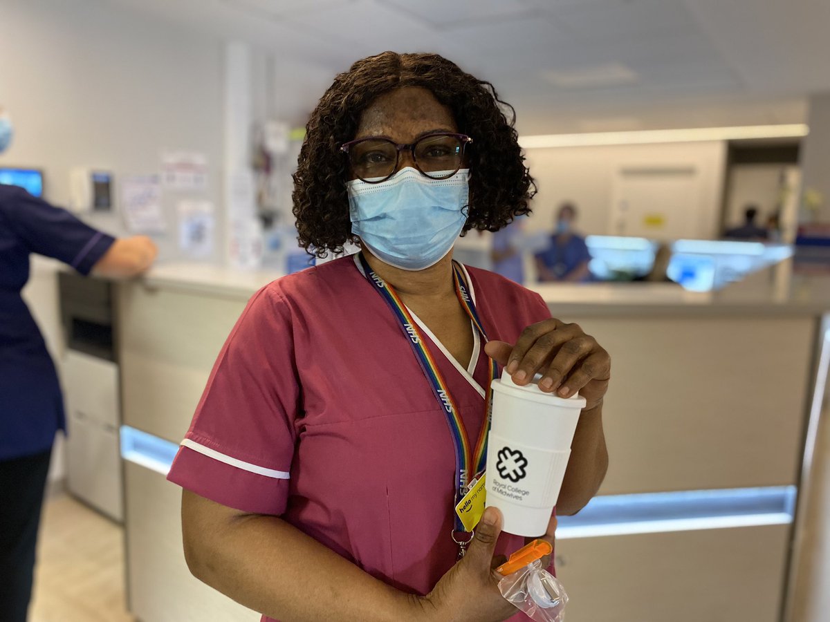 K_and_R_NHS's tweet photo. Our CEO, Jo Farrar, and Chief Nurse, Nic Kane, have been out and about visiting colleagues in our @maternity_team to celebrate #InternationalDayoftheMidwife https://t.co/wE0MRwHTPf