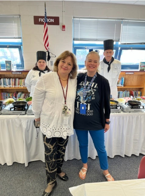 CrestwoodElem's tweet photo. Today for Teacher Appreciation we were served an In-Flight Breakfast for our "Egg-Ceptional" Staff! @FCPSR3 @fcpsnews #TeacherAppreciationWeek https://t.co/AB8MyGfibC