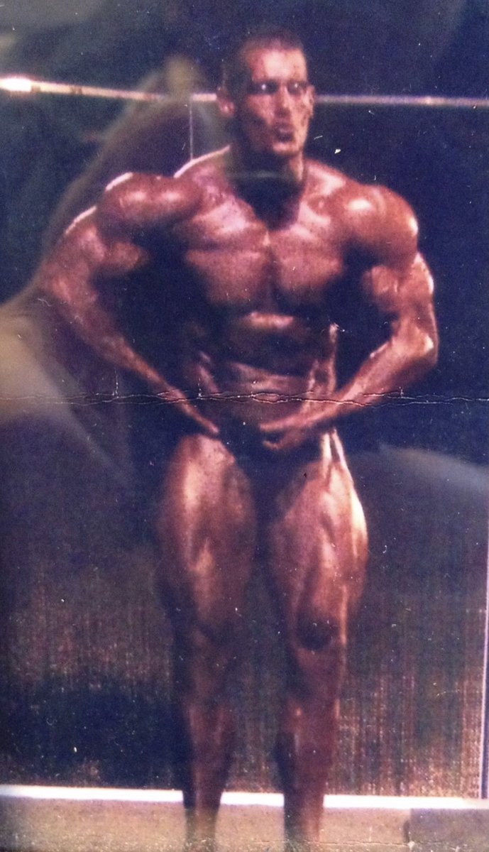 JustinHouse_'s tweet photo. Stoked @jockowillink 's talking to @hubermanlab 🛹As a🇬🇧Gen-Xer, Andrew talking #BonesBrigade 🤯. In UK I lived by 1987's #AnimalChin at 15,🛹ruled until #bodybuilding . Venture over Indy, same factory😉. SAME🛹to💪🏽trajectory as Andrew FREAKING me out hearing this mate!🤯👍🏽 https://t.co/z7LG7G0gxR