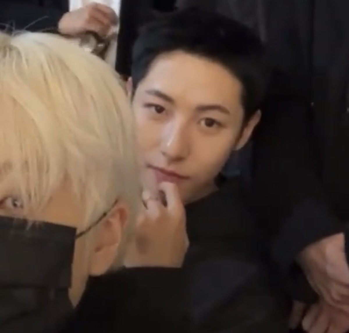คนสวย                   หนูงอแงทำไมคะ