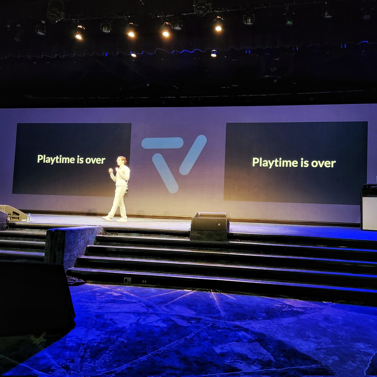 JedRecord's tweet photo. CEO of @DominoDataLab had a message for companies who've been "dabbling" with #DataScience and #MLOps: Playtime is Over. His message is that it's time to weave #ai and #ml models throughout your business. #rev3 keynote https://t.co/7DixoTne9A