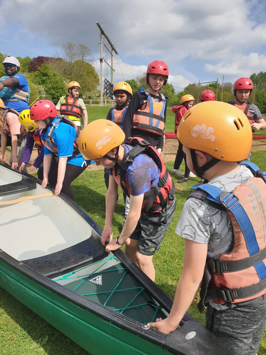mna_pe's tweet photo. @MNA_Year5 group 2 getting to grips with canoeing 🛶 https://t.co/5pQrmfXOko