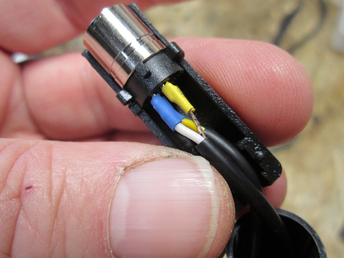 HerculesWorksho's tweet image. A look inside our S-Video to Chroma and Luma Video cable adapter. #niagaragames #electronicgaming