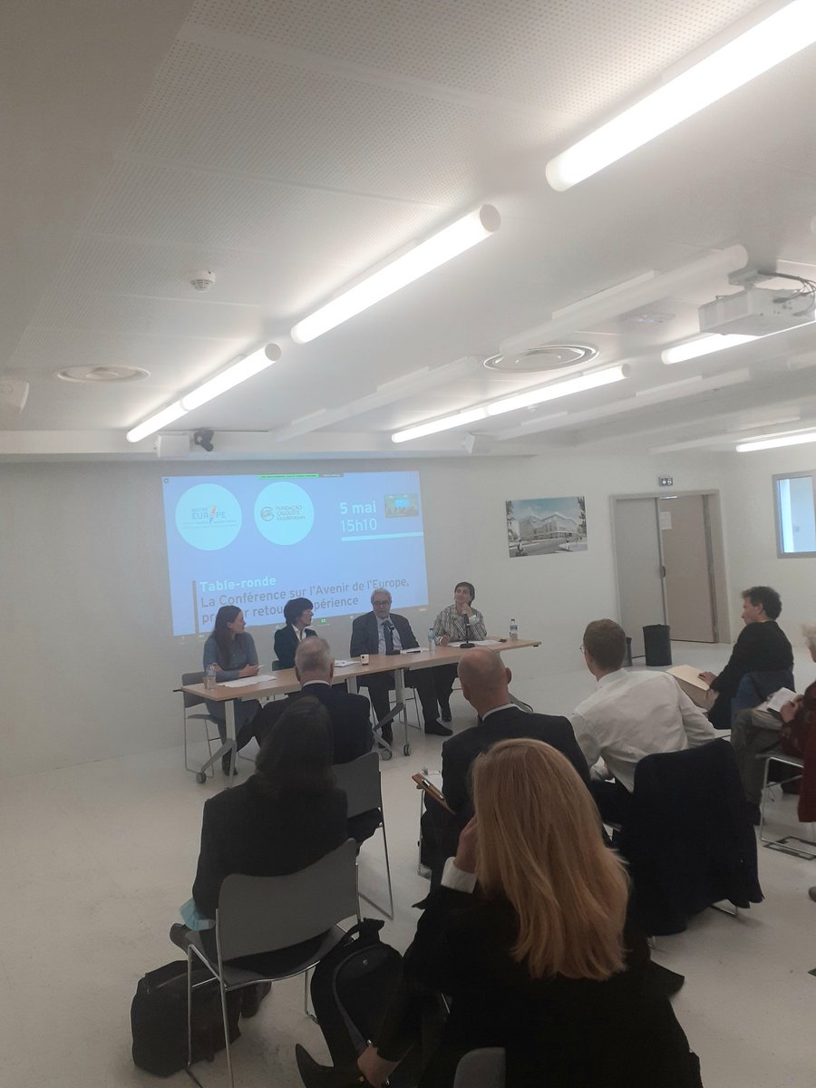 euroipse's tweet photo. @euroipse participe à la Conférence de @DelorsInstitute "Construire l'Europe autrement". De riches échanges autour des travaux de la Conférence sur l'avenir de l'Europe, exercice de #démocratie participative inédit dont les conclusions seront connues le 9 mai. #COFUE #UE https://t.co/gxBBnGLVNW