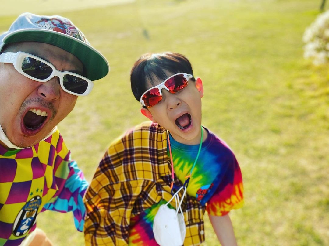 haroroSINGAPORE's tweet photo. [PICS] Happy Children's Day in Korea😊 
The #HaFamily outing😍
(📸: @Quanninomarley)
#HaDonghoon #Byul #HaDream #HaSoul #HaSong https://t.co/5qmmId0cxA