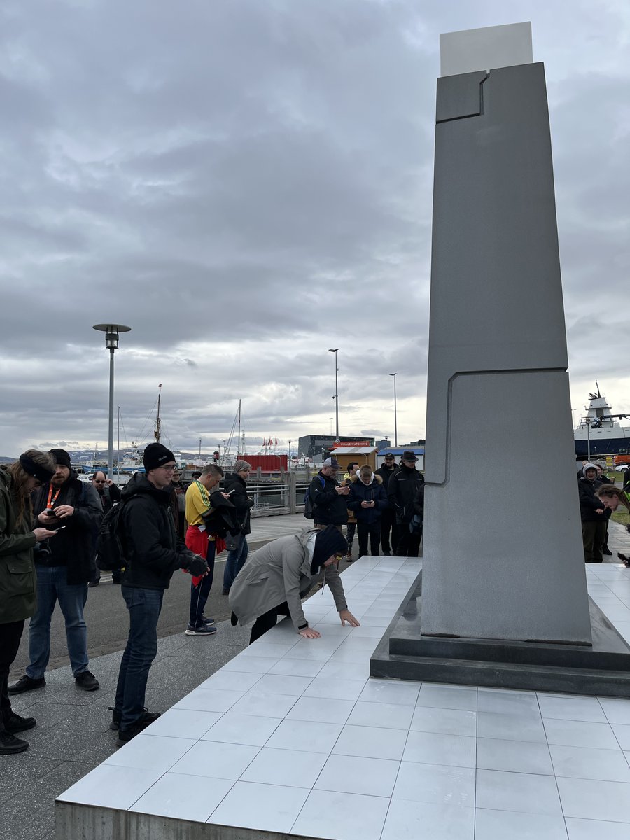 Today, Capsuleers from around the world gathered around the EVE Online Monument and held a moment of silence for players who have passed o7. #tweetfleet #EVEFanfest
