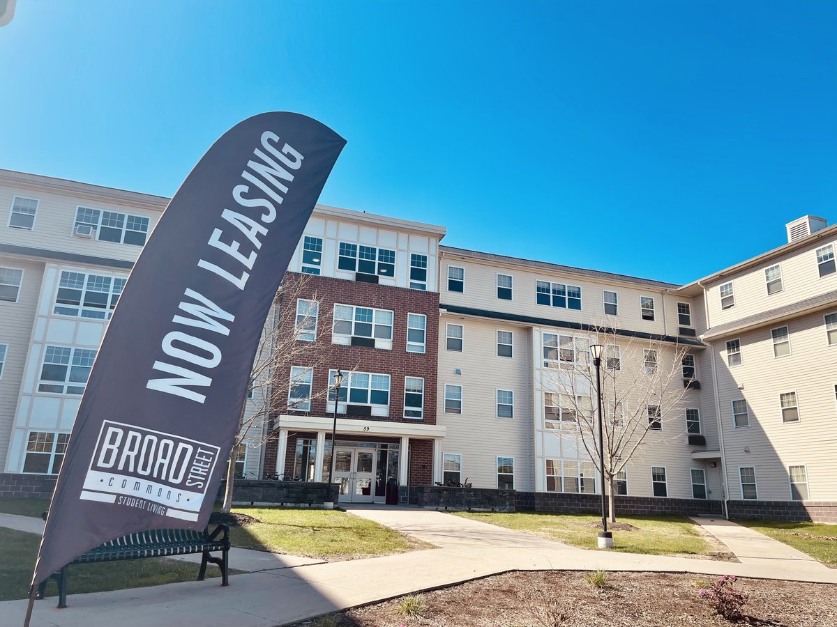 livebroadstreet's tweet photo. Apply now at https://t.co/CAzMftkrBr for Fall 2022 to secure your spot with your friends! We look forward to meeting you all!
#livebroadstreet #studentliving #fall2022 https://t.co/v3IhhP9OEW