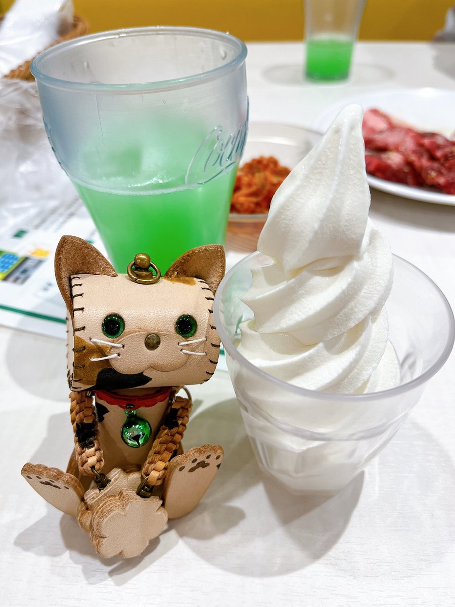 MyCraft0808's tweet photo. 自分23回目の誕生日おめでとう〜🎉

今日はワークショップにUVクリームを作りに行って、家で作ってたラベルを貼ったら好評で、めっちゃ気分良かったです( *˙˙*)

夕方に家族で焼肉に行ったら、みんな食べ過ぎてケーキは明日のお母さんの誕生日にお預けになりました(´･ω･｀) https://t.co/9vFpxbkguw