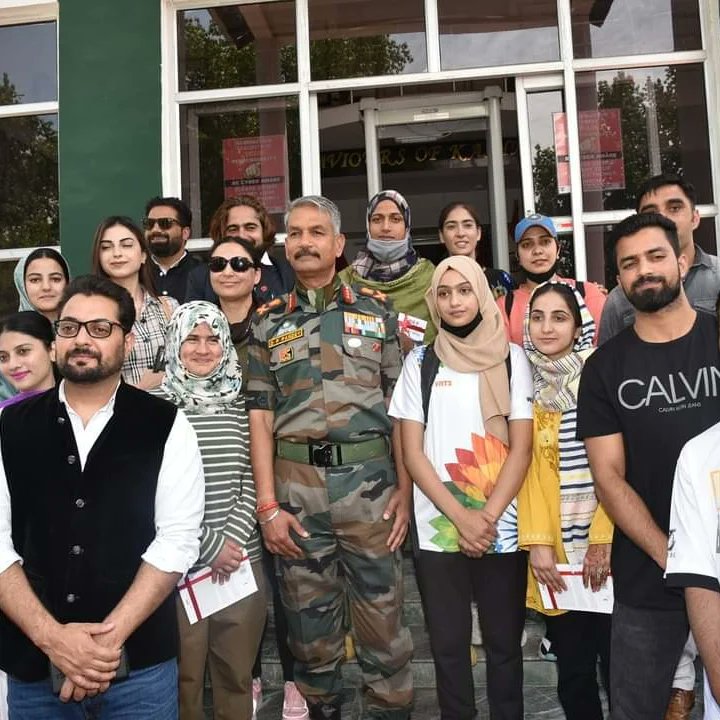 VadiyeK's tweet photo. #ChinarCorps released inspirational videos of Josh Talks of #Kashmiri youth at a function held at BB Cantt, #Srinagar. On this occasion, songs/ videos were also screened. #ChinarCorps Cdr conveyed his compliments to all the speakers &amp; conveyed his heartfelt gratitude.

#Kashmir https://t.co/z4KeTzQ8p5