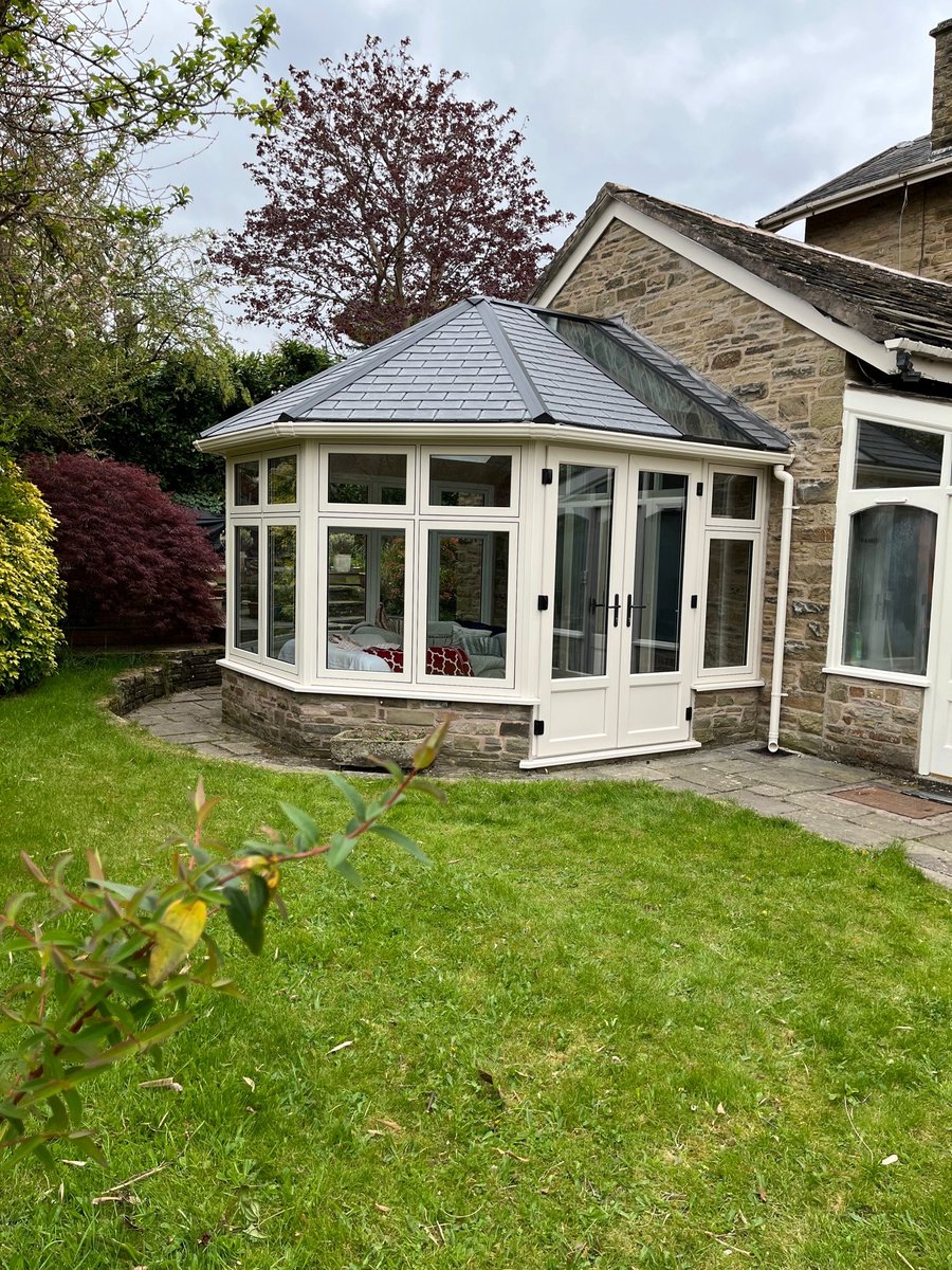 prefixsystems's tweet photo. Before & After✨Old polycarbonate > Prefix WARMroof® Hybrid with @TapcoRoofing Tiles!
Installed by Bespoke Home Living, great job guys👏🏼
enquiries@prefixsystems.co.uk
#warmroof #bestsolidroof #warmroofhybrid #manchester #tapcotiles https://t.co/Jnh7MRHS2m