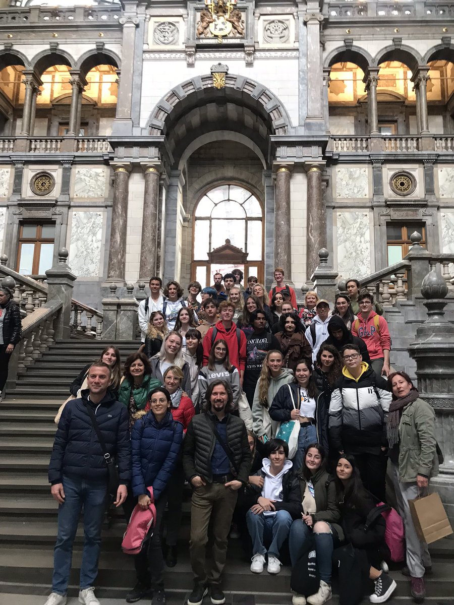 fle_isabel's tweet photo. Cuarto día de movilidad en Bélgica. Jornada intensiva en Antwerpen! Visita cultural y descubrimiento del Museo del Chocolate en el que hemos aprendido y… degustado 🤤🍫! #ErasmusPlus https://t.co/2WzKKapZKg