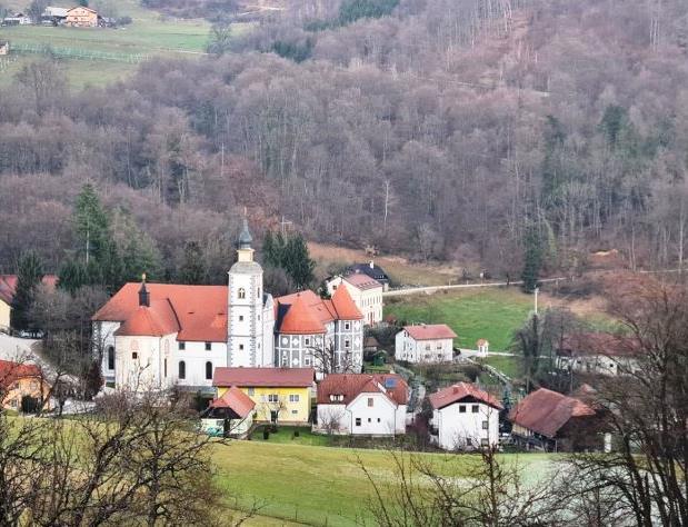Puuropreis's tweet photo. De top 3 van deze week:

Slovenië: verrassend veelzijdig;
https://t.co/XY52vx56jT 
Vissen op z'n Frans
https://t.co/PqbJvT0DjT
Duitse gerechten https://t.co/NpZ6pwxCsB
#slovenie #slovenia #frankrijk #duitsland #eten #vakantie #reizen #wellness #reisreportage #reistips https://t.co/gswQybW4L9